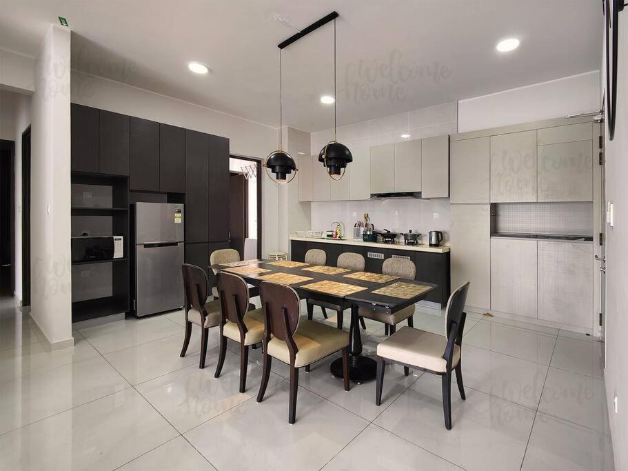 Bay Laurel, Country Garden Danga Bay Homestay By Welcome Home Джохор-Бару Экстерьер фото