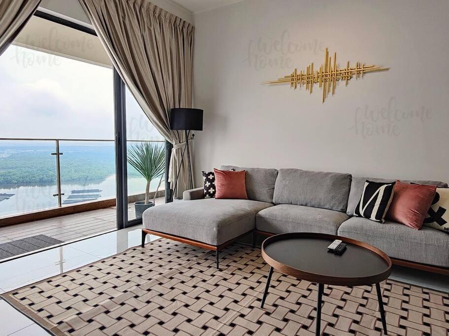 Bay Laurel, Country Garden Danga Bay Homestay By Welcome Home Джохор-Бару Экстерьер фото
