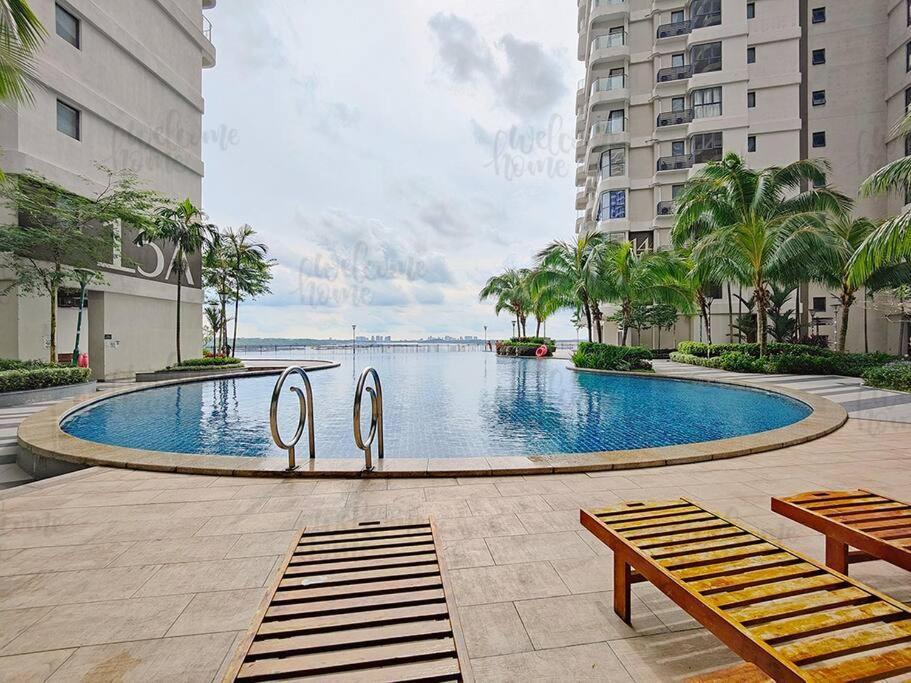 Bay Laurel, Country Garden Danga Bay Homestay By Welcome Home Джохор-Бару Экстерьер фото