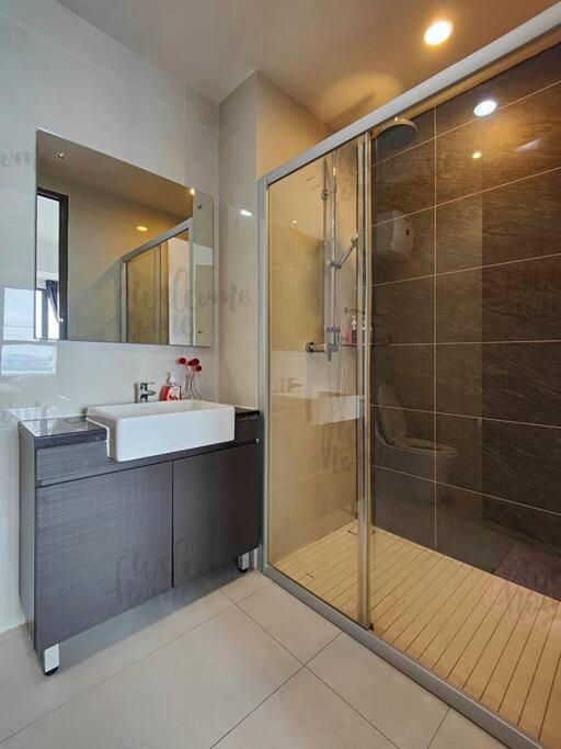 Bay Laurel, Country Garden Danga Bay Homestay By Welcome Home Джохор-Бару Экстерьер фото